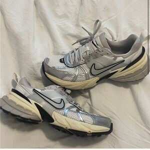 Nike V2K Run- summit white pure platinum